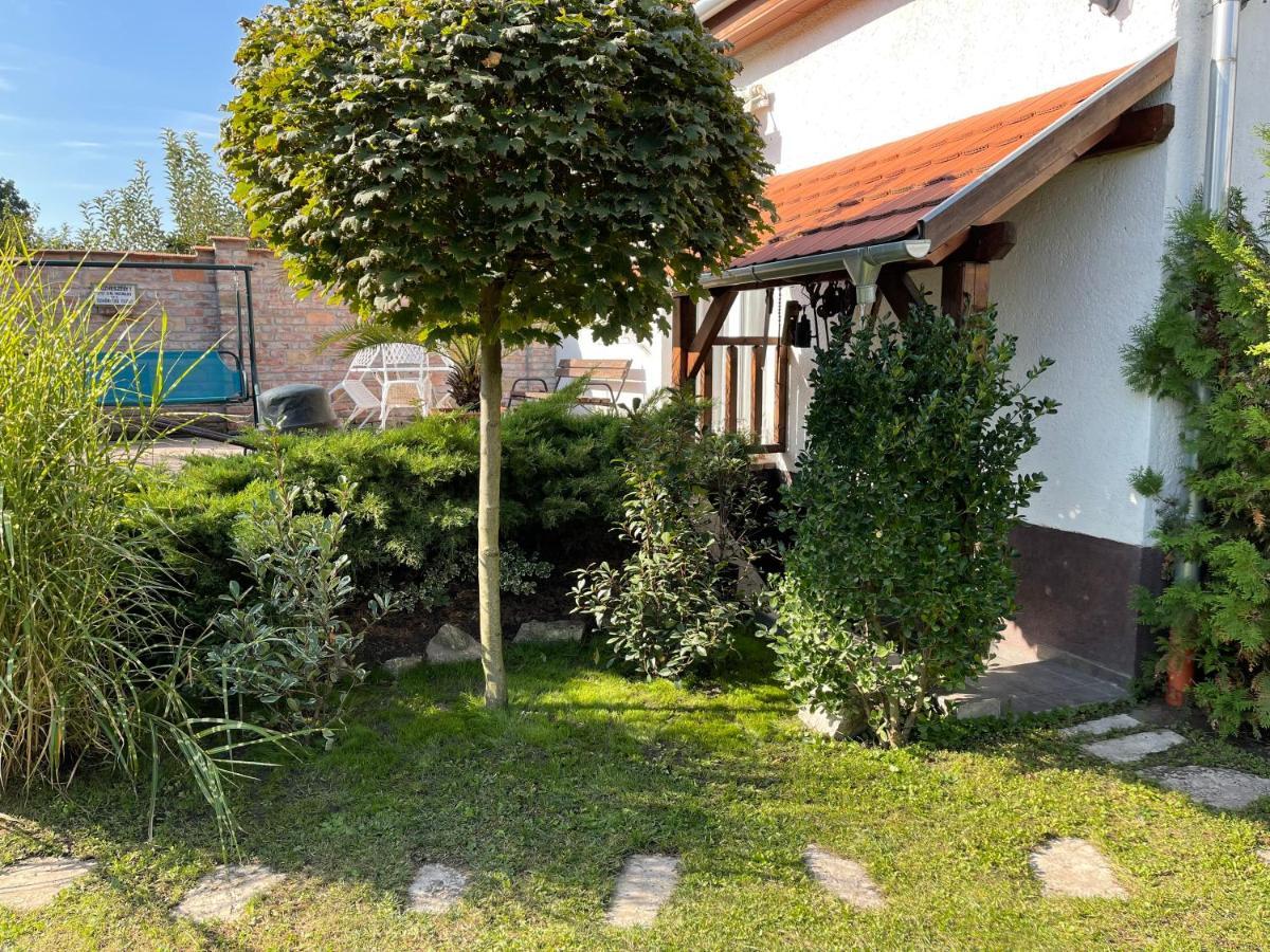 Full Garden House At Heroes Square Hotel Budapest Exterior photo