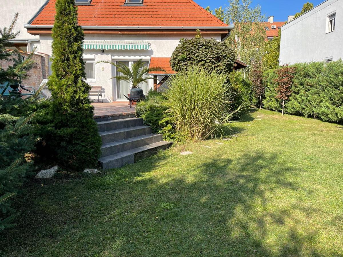 Full Garden House At Heroes Square Hotel Budapest Exterior photo